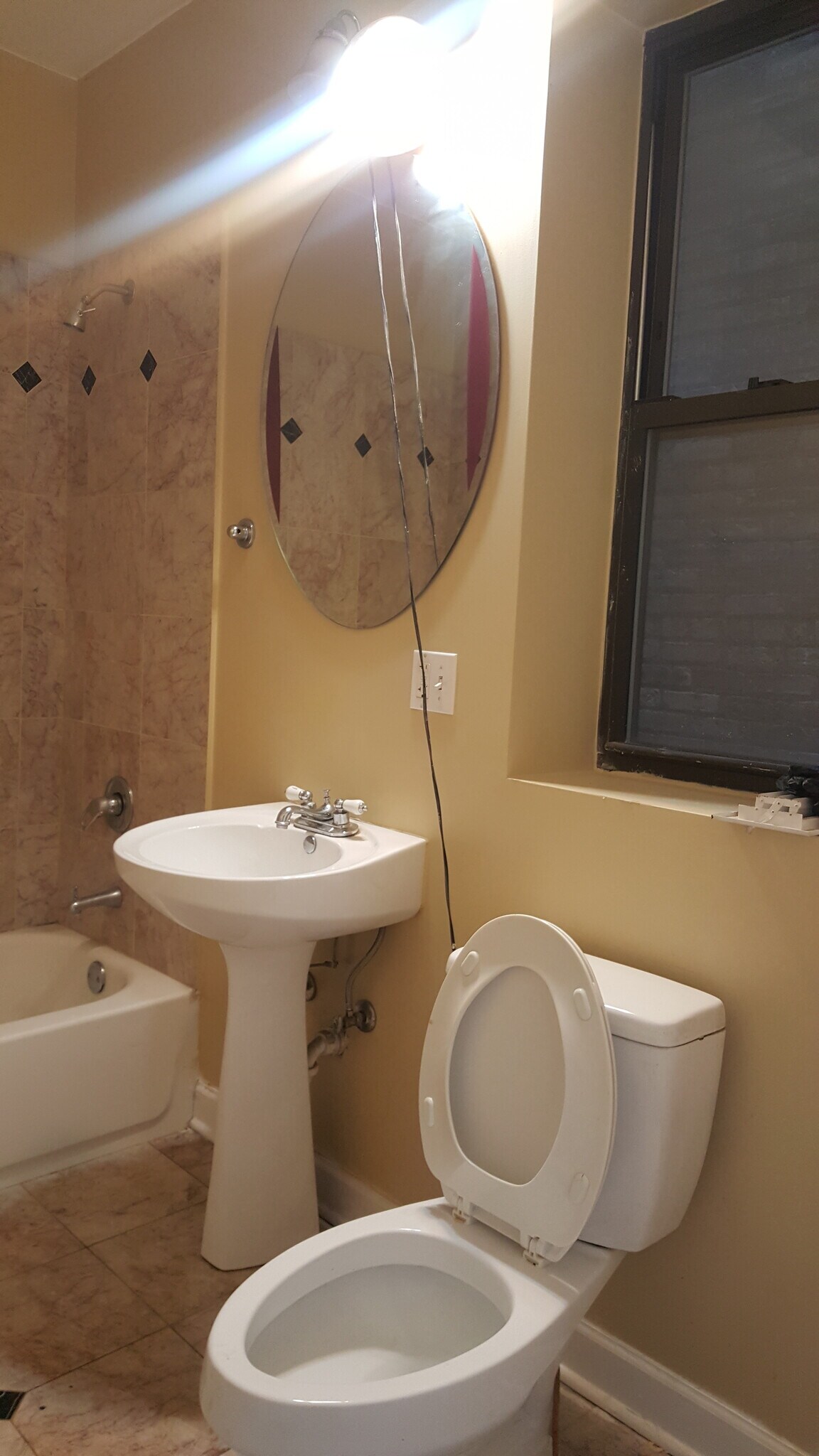 Building Photo - 2243 W Rosemont Ave