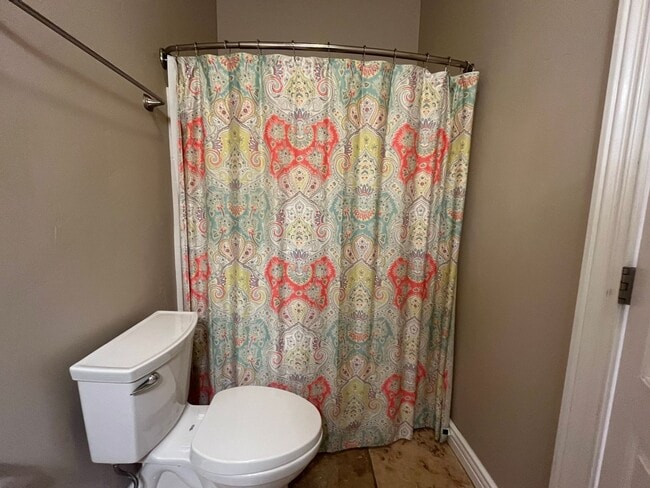 Building Photo - Beautiful 5 Bedroom 4 Bathroom House in Ga...