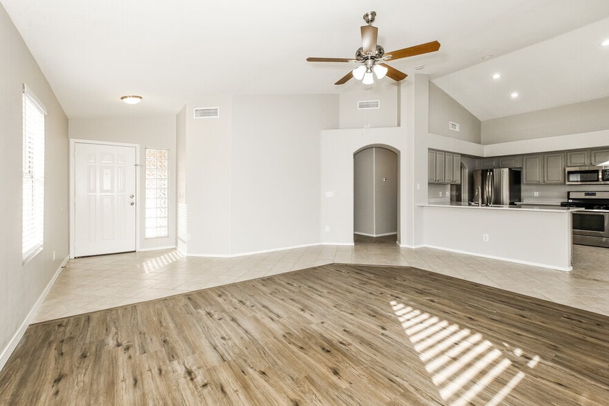 Building Photo - 6525 W Behrend Dr