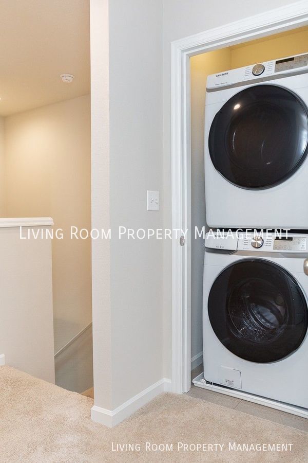 Building Photo - Spacious Townhome in Bethany with an Offic...