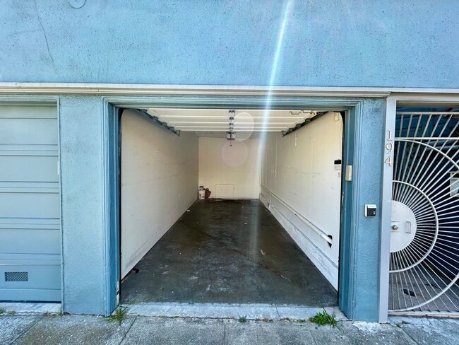 Building Photo - 190 Parker Ave