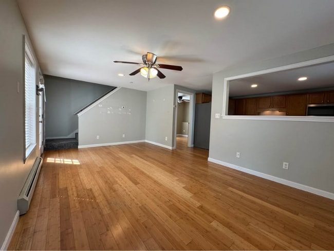 Building Photo - 725 Roosevelt Trail