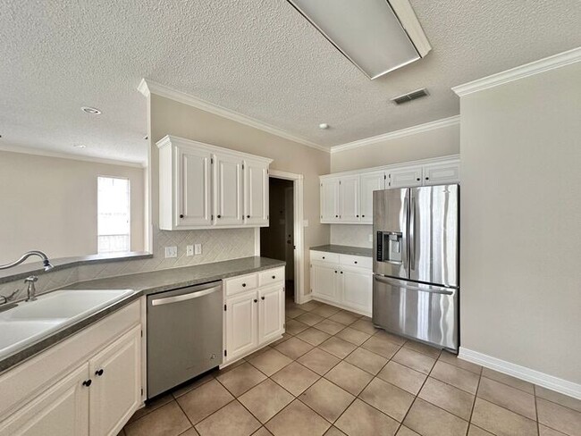 Building Photo - Stunning 3-Bedroom Home in Prime South Tyl...