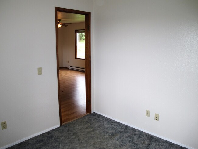 Building Photo - Stewart (1001 NW Crosby Ave)