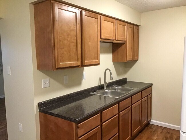 Building Photo - Warsaw Apartments