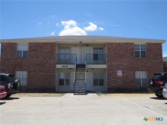 Primary Photo - 1602 Dugger Cir