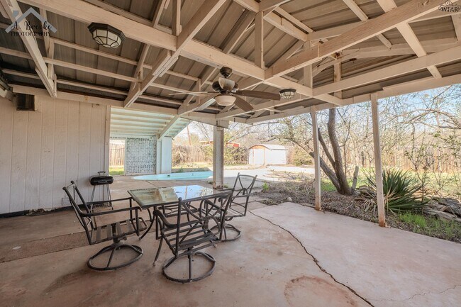 Building Photo - 1603 Karen Ln