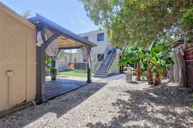 Building Photo - 3522 SW 25th St