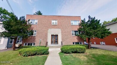 Building Photo - 31 Parkwood St