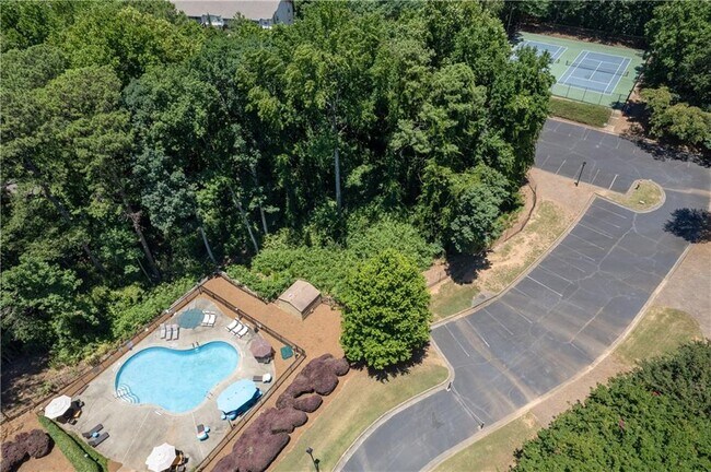 Building Photo - 1120 Highland Bluff Dr S E