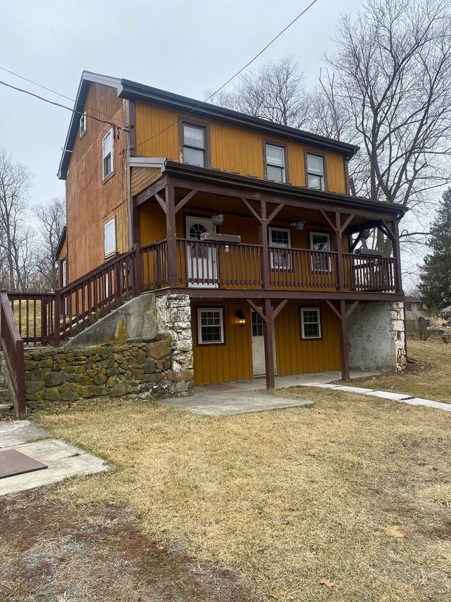 Building Photo - TWO BEDROOM SINGLE FAMILY HOME