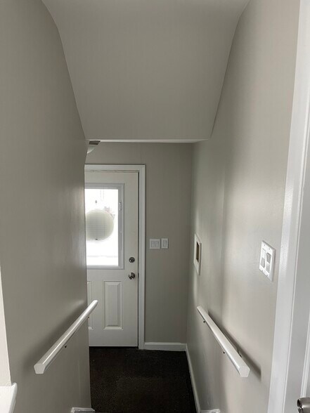 Primary Photo - 33 Montfort Dr