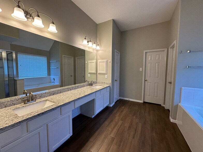 Building Photo - 18818 Harbor Key Cir