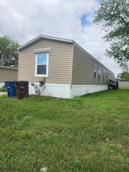 Building Photo - 150 Tonkawa Trl