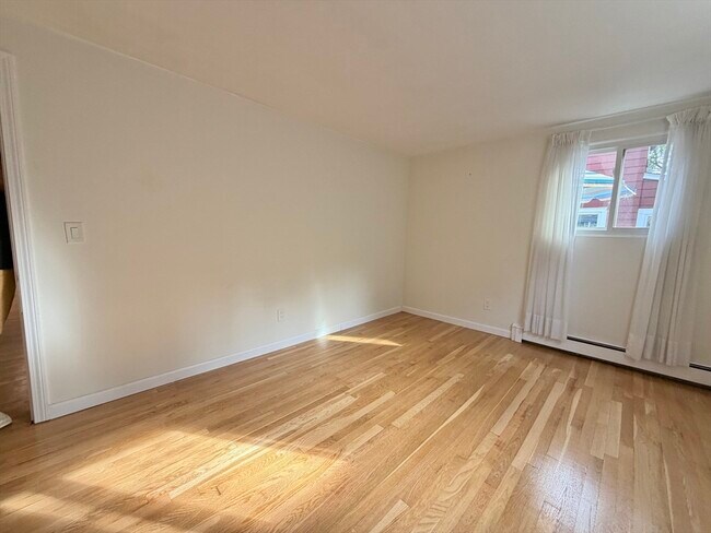 Building Photo - 39 Townly Rd