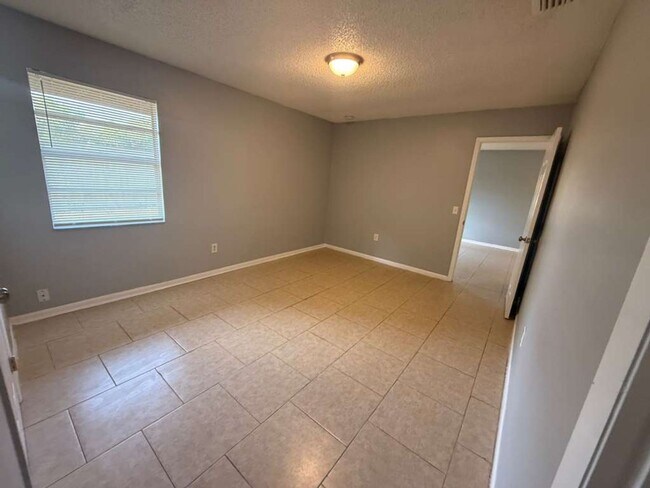 Building Photo - 2584-2586 Chestnut Woods Dr