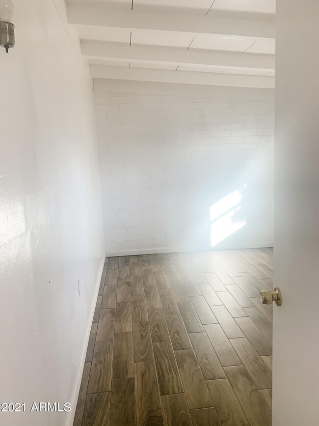 Building Photo - 6249 N Litchfield Rd