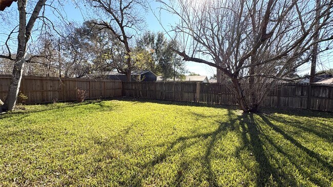 Building Photo - 13631 Greenway Dr