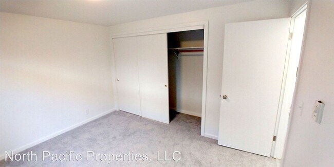 Building Photo - 4235-4239 27th Ave W