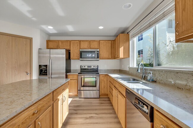 Building Photo - Beautiful Gated Home in Puyallup