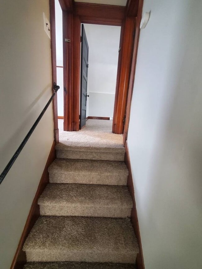 Building Photo - Charming 3-Bedroom Home Offering Comfort, Space & Modern Updates