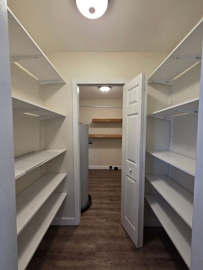 Building Photo - Beautiful Brick - Ranch Style Home!