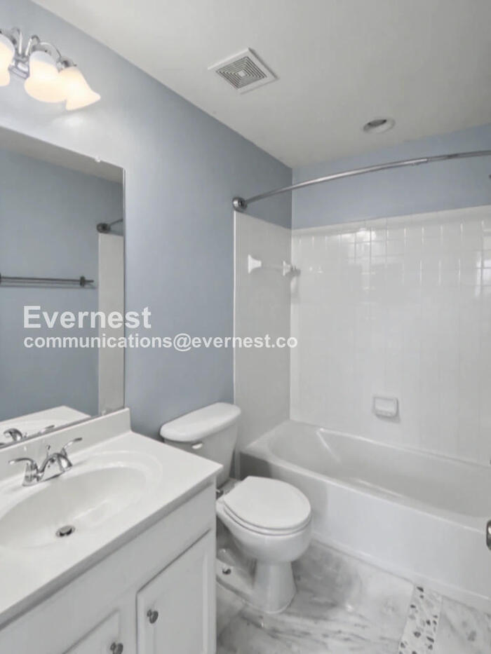 Building Photo - 129 Macon Dr