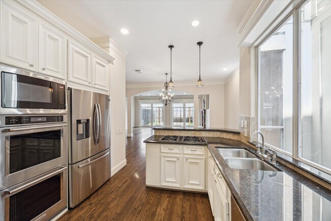 Building Photo - 1321 Whispering Pines Dr