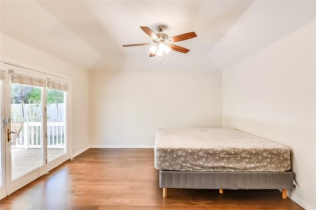 Building Photo - 11209 Deadoak Ln