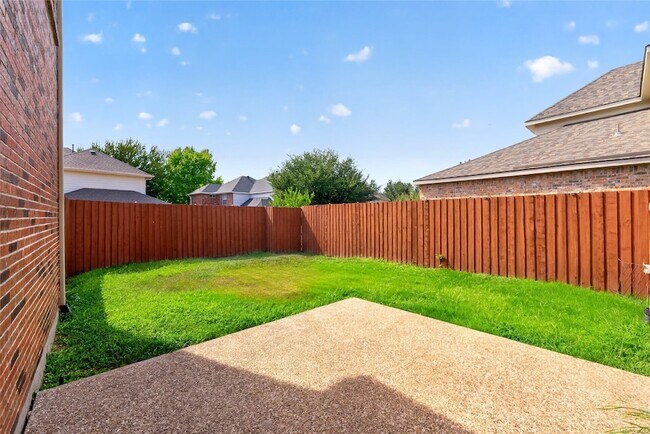 Building Photo - 8701 Mandevilla Dr