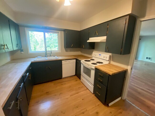 Building Photo - 075LincolnSt