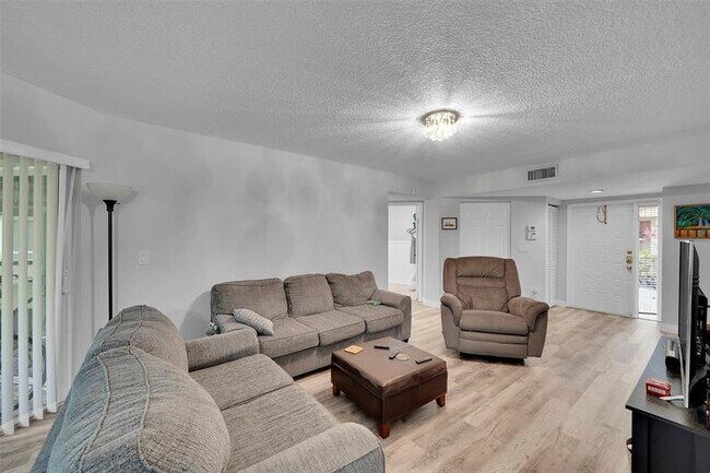 Building Photo - 9312 NW 9th Pl