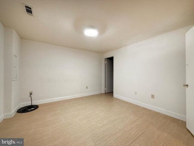 Building Photo - 10240 Arizona Cir