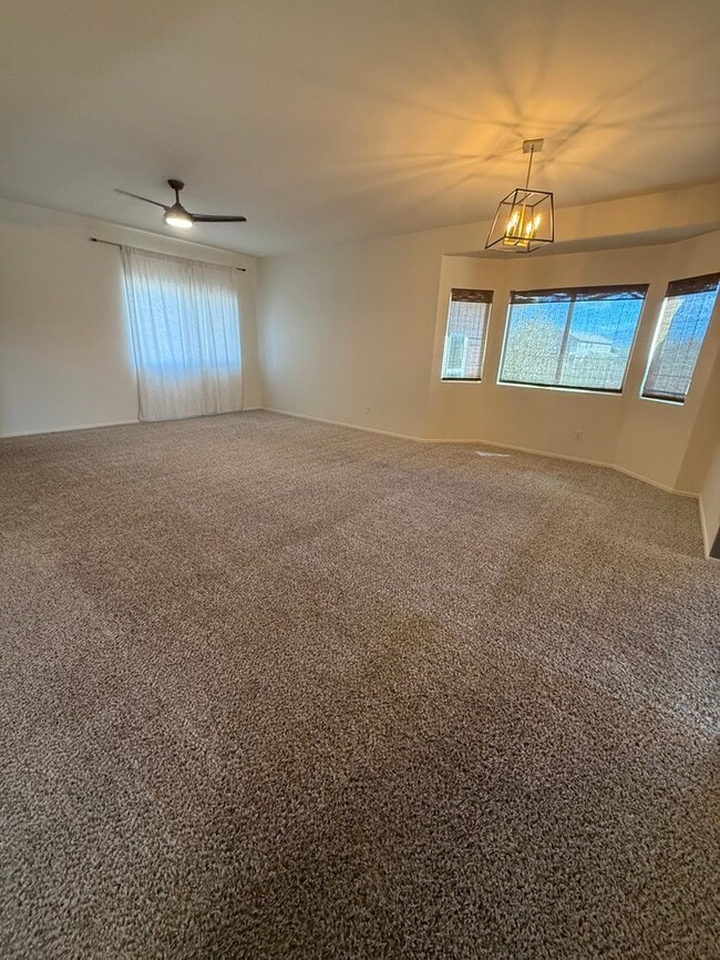 Building Photo - HOUSE FOR RENT