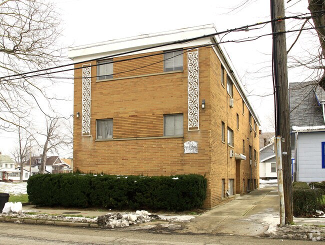 Primary Photo - Beach Manor Apartments