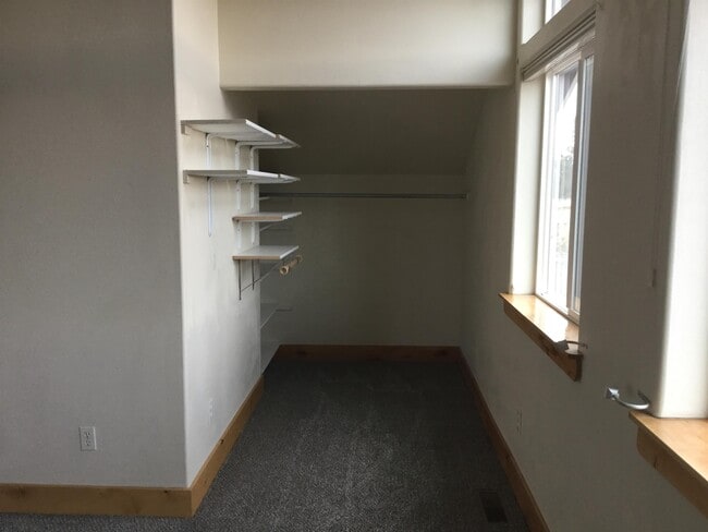 Building Photo - 61386 Merriewood Ct