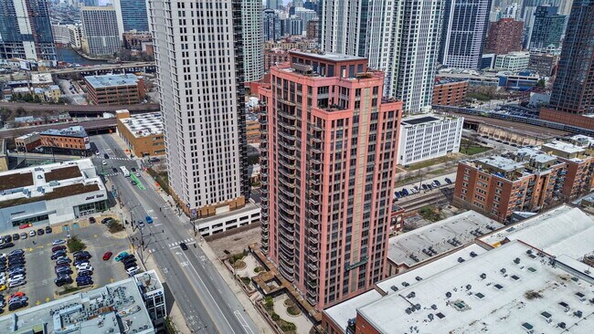 Building Photo - 330 N Jefferson St