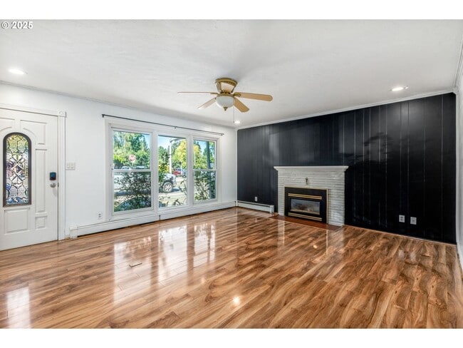 Building Photo - Classic Hillsboro Home with Two Spacious B...