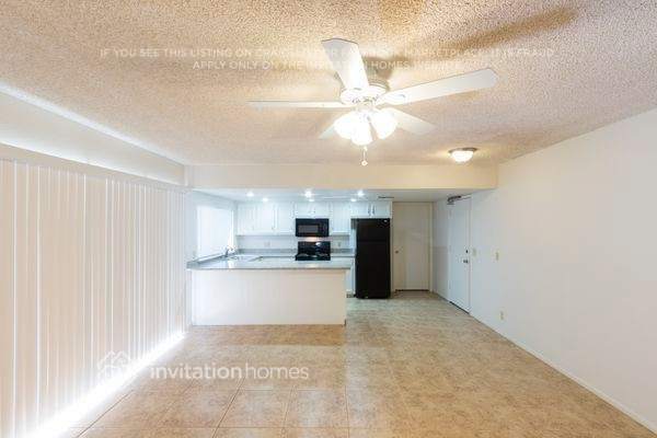 Building Photo - 1129 E Hampton Cir