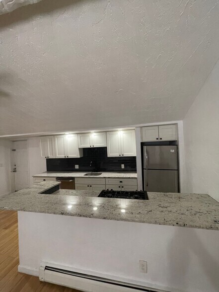 Building Photo - 241 Maverick St