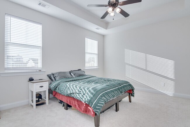 Building Photo - 3 Bedroom 2 Bathroom Ranch