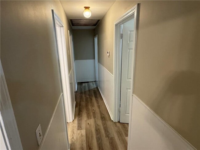 Building Photo - 5594 Laurel Ln NW