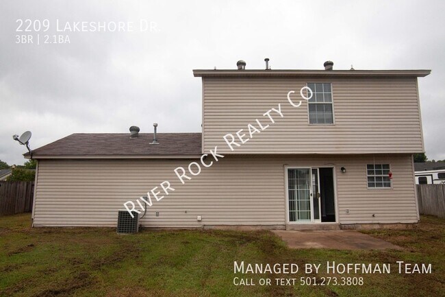 Building Photo - 2209 Lakeshore Dr