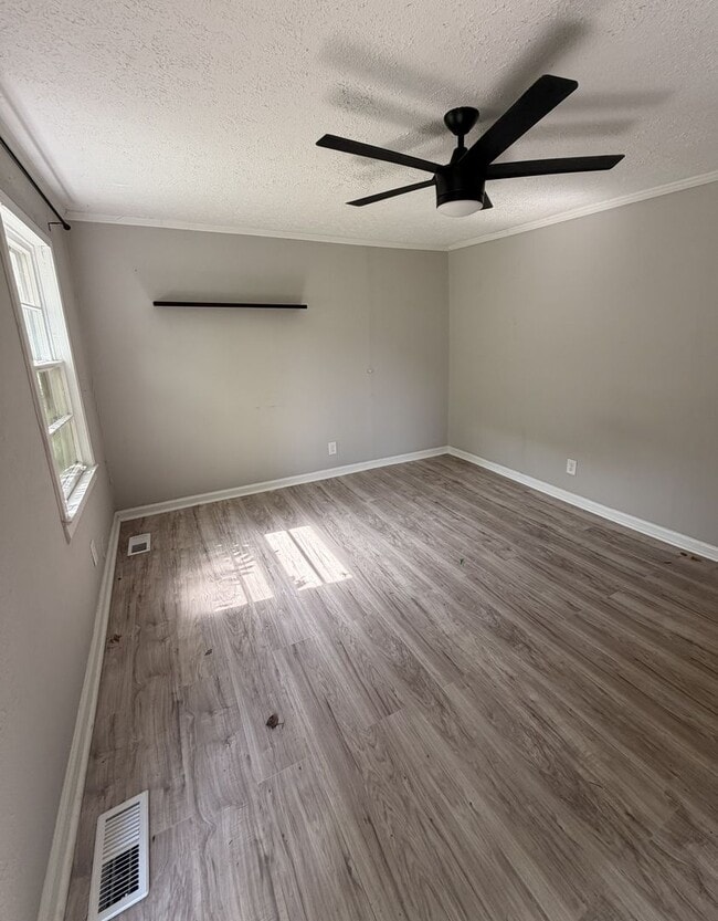 Building Photo - 1202 Cline Ave