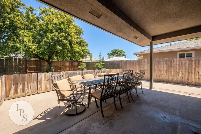 Building Photo - Fresno Eastside Home, 3BR/2BA, Near CSUF –...