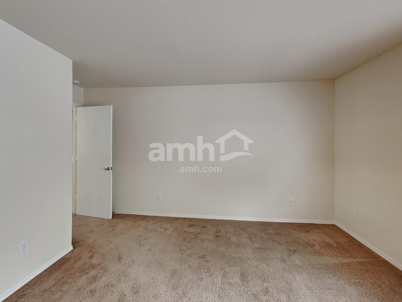 Building Photo - 5008 S Mullen St