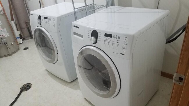 Washer & Dryer - 9445 Marshall Rd