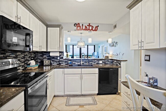 Building Photo - 9940 S Ocean Dr