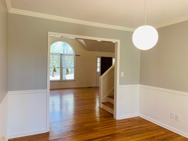 Building Photo - 210 Spring Forest Way