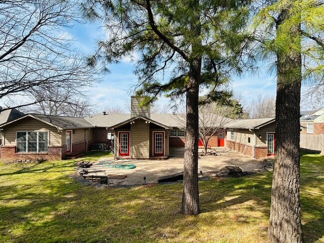 Building Photo - Absolutely gorgeous, remodeled home in beautiful location in Midtown Tulsa